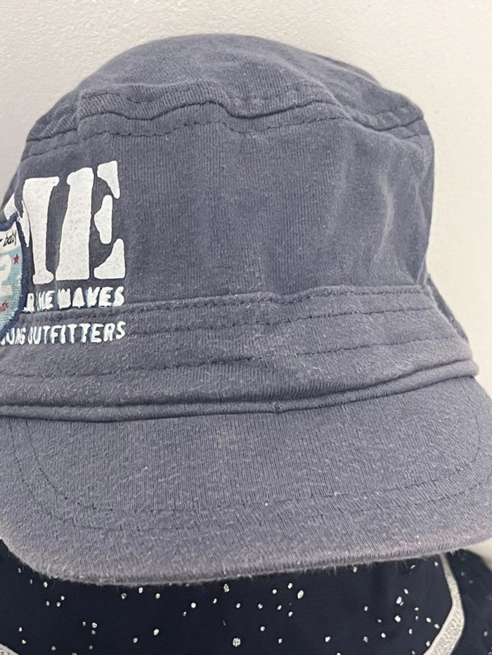 Casquette bleue - photo numéro 2
