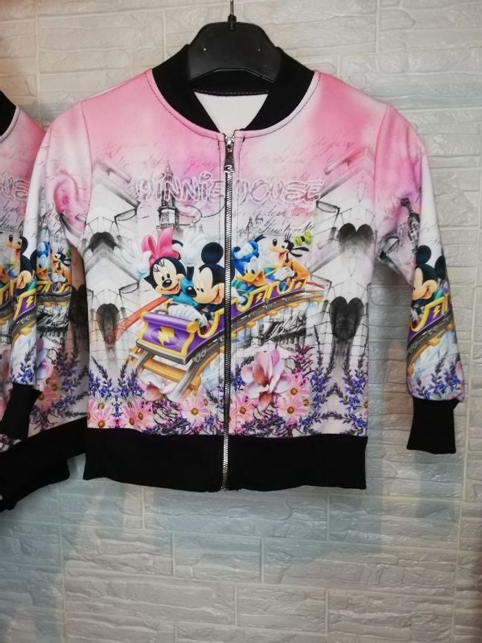 jolie petite veste Minnie et Mickey a la fete foraine, neuve 12ans