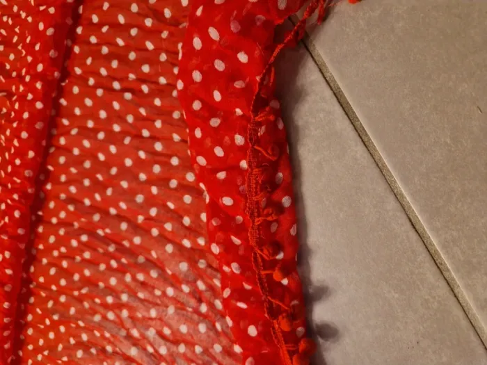 Écharpe rouge avec pois blanc - photo numéro 2