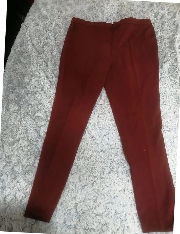 pantalon et legging Galeries Lafayette rouge taille 44