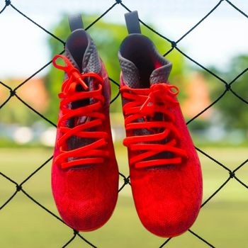 Baskets de foot rouges taille 32