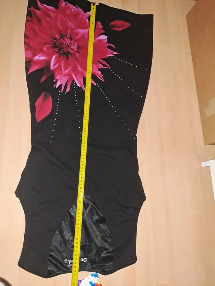 Magnifique Robe Desigual Noire Fleurie - NEUVE avec Étiquette - Taille S - photo numéro 7