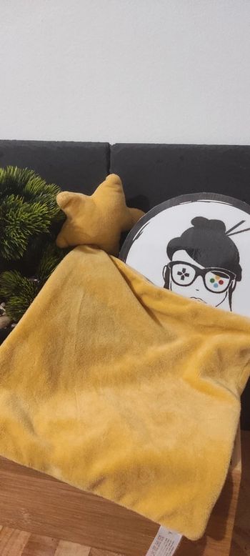 doudou mouchoir etoile jaune zeeman grelot moutarde Carré Hochet Orange