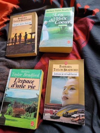 Livres de poche Barbara Taylor Bradford (2 photos)
