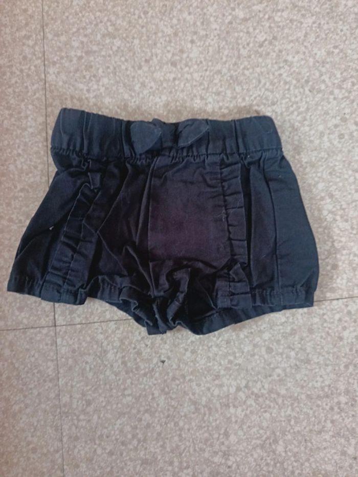 Un short fille 3 mois