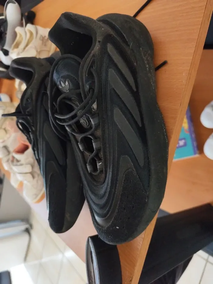 Adidas noire - photo numéro 2