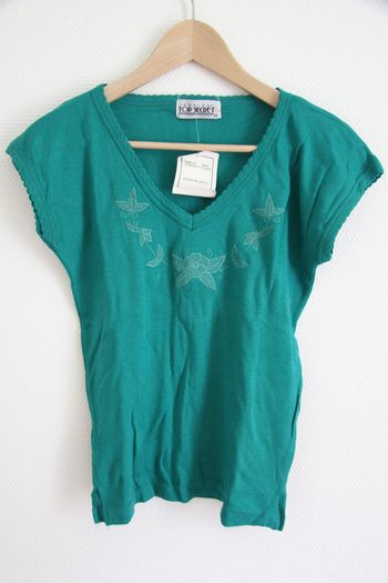 Vintage neuf étiqueté T-Shirt col V avec broderies couleur vert émeraude / turquoise
