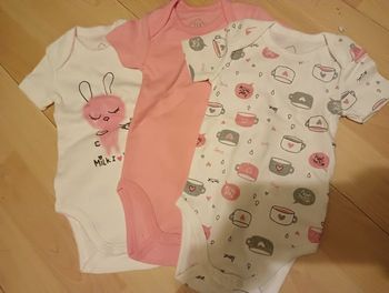 Lot de 3 bodies taille 3 mois 🎁 NEUF