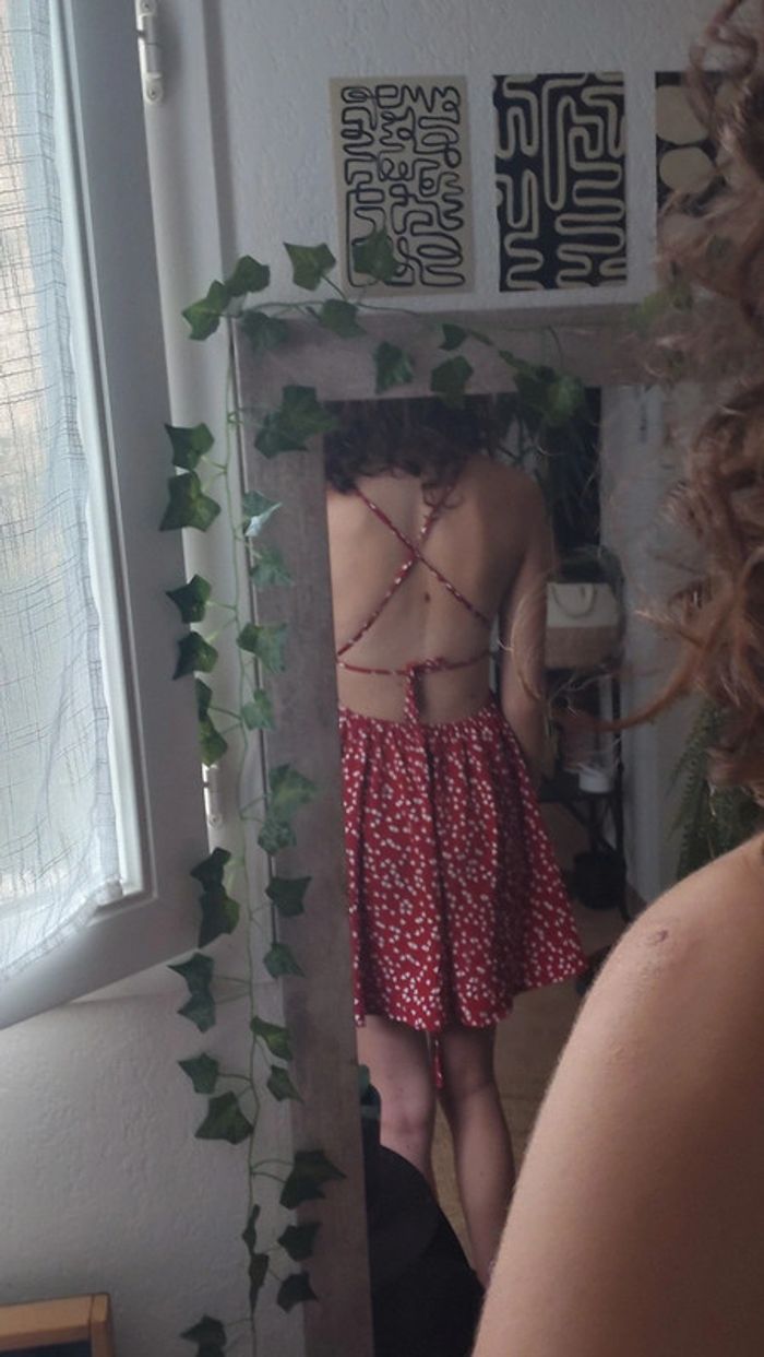 Robe dos nu - photo numéro 2