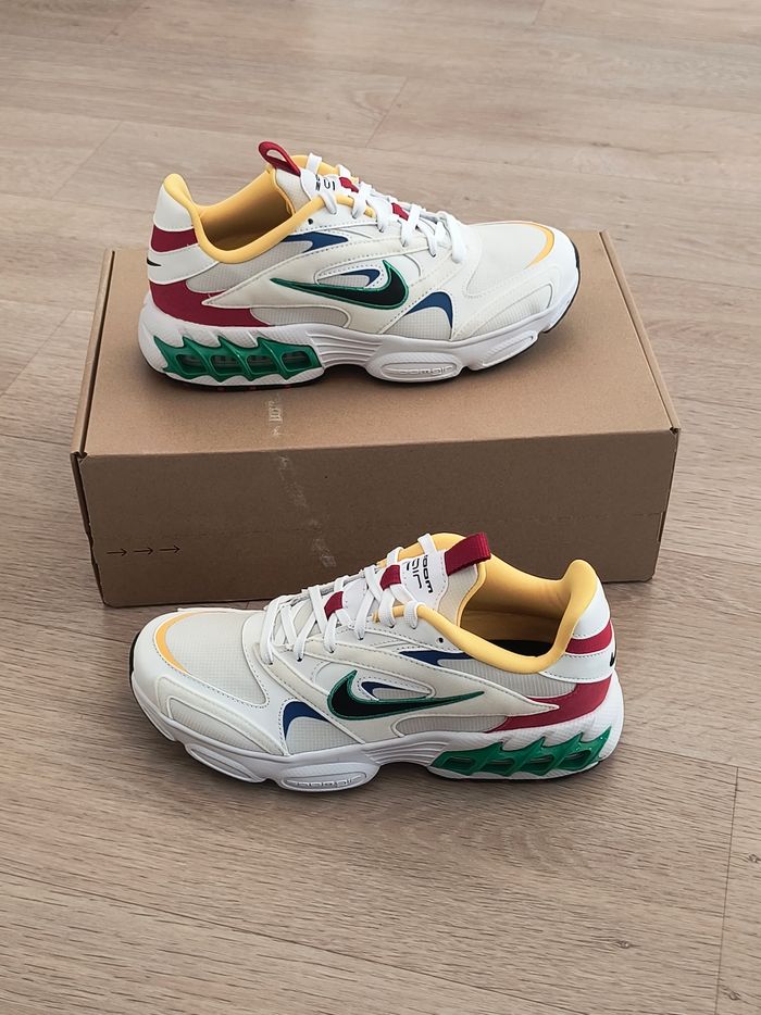 Baskets chaussures Nike air Max zoom taille 38.5 neuves