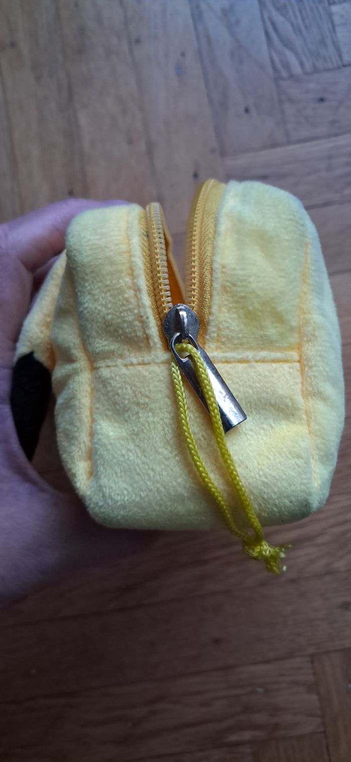 Trousse picatchu en très bon état - photo numéro 5