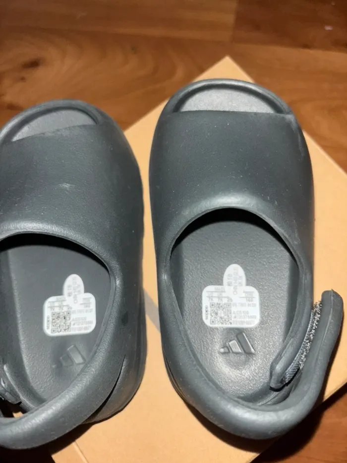 Adidas Yeezy slide - photo numéro 3