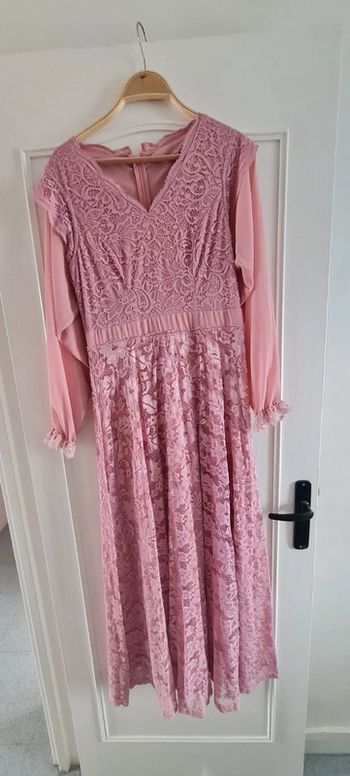 Robe dentelle rose taille 40