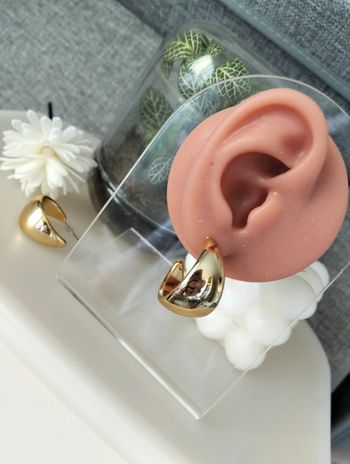 Créoles larges dorées en C en acier inoxydable