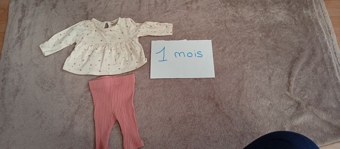 Ensemble fille 1 mois - photo numéro 2