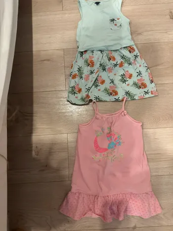 Lot de 2 robes taille 4 ans