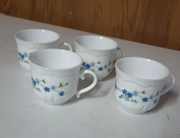 Lot 4 tasses arcopal vintage blanche fleurs fleue