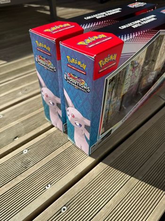 Lot de 2 coffrets Pokémon collection premium avec figurine ev8.5 Évolutions Prismatiques - photo numéro 5