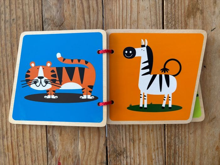 Livre en bois Hape - photo numéro 2