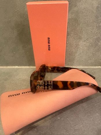 Lunette de soleil miumiu