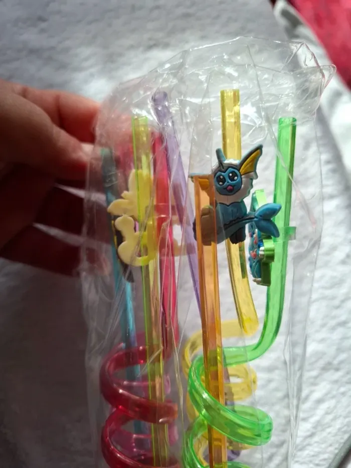 Magnifique lot de paille pokemon neuve - photo numéro 4