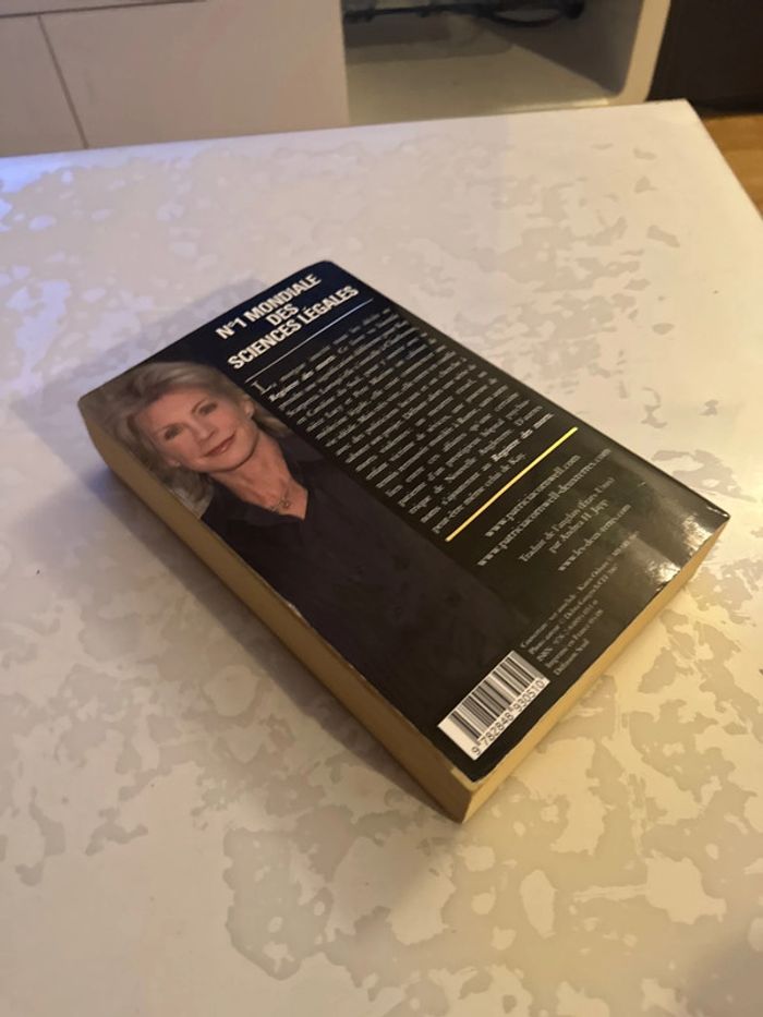 Livre registre des morts - Patricia cornwell - photo numéro 6