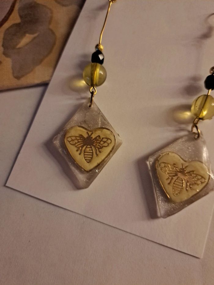 Boucles d'oreilles pendante en résine jaune et noir - photo numéro 5