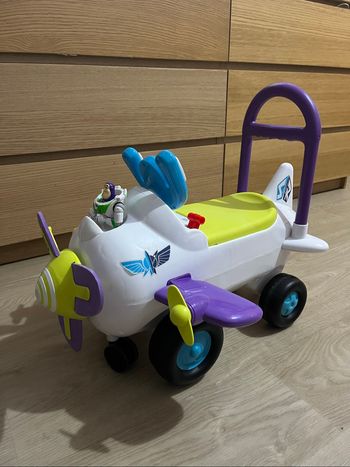 Porteur avion buzz l’éclair
