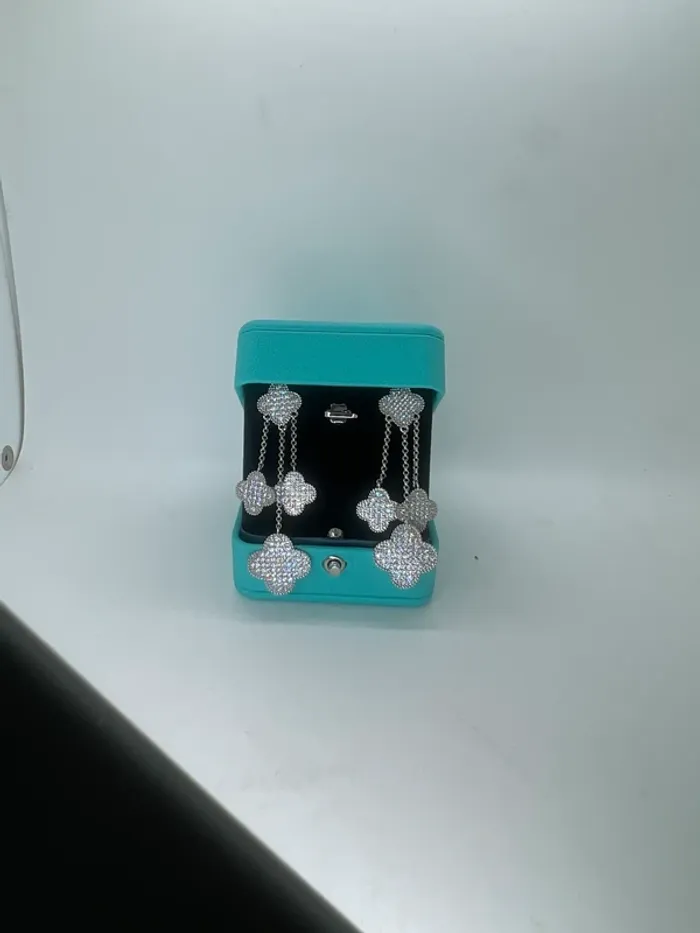 Boucles d’oreilles pendantes trèfles argentées - photo numéro 8