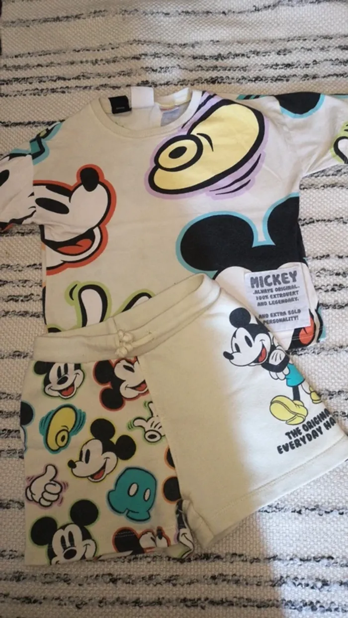 Emsenble short t-shirt Zara Disney