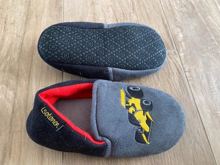 Chaussons isotoner état neuf 31 / 32