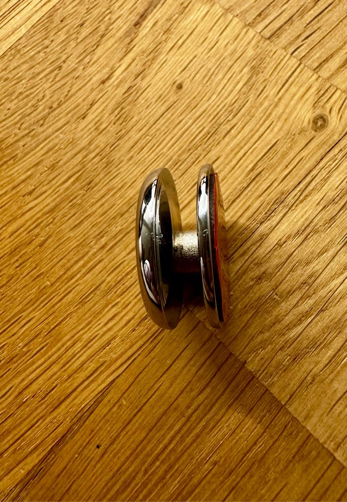 Petite attache autocollante - photo numéro 3