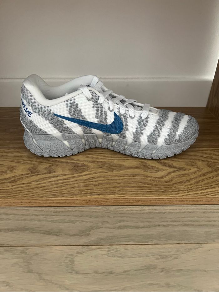 Nike Light Show – Neuve – Taille 44 - photo numéro 2