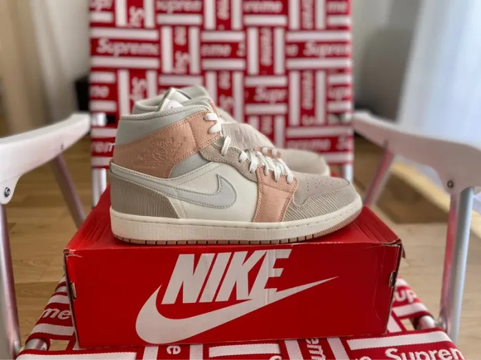Jordan 1 Mid Milan