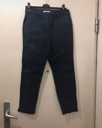 Pantalon femme camaïeu coupe droite tissu bleu marine taille 42