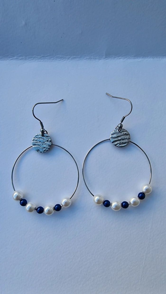 Boucle d'oreille blanc et bleu nacré - photo numéro 2
