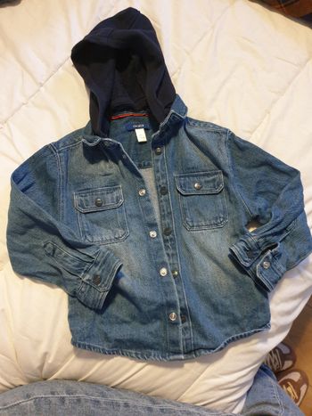 Chemise en jean avec capuche