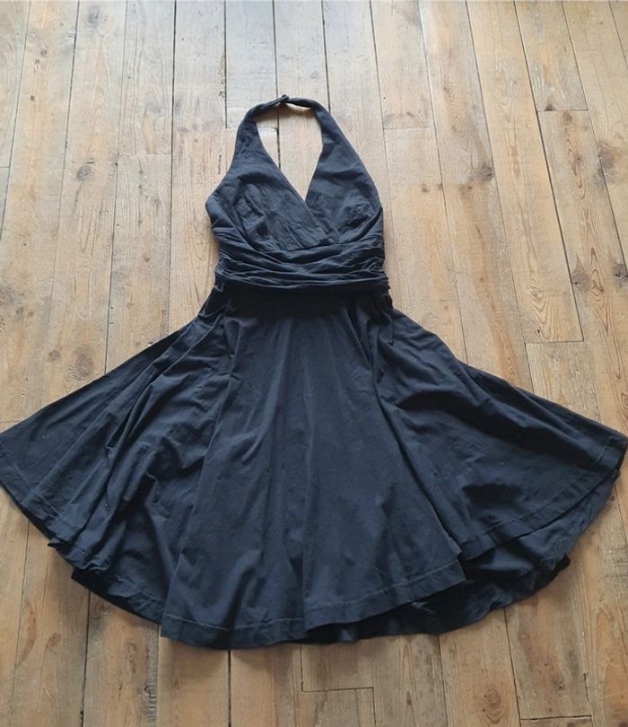 Jolie robe noire dos nu, moulante evasée S - photo numéro 2