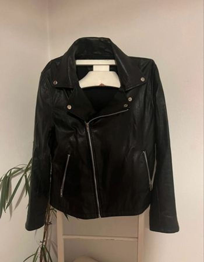 Blouson en cuir noir – Style biker, excellent état !