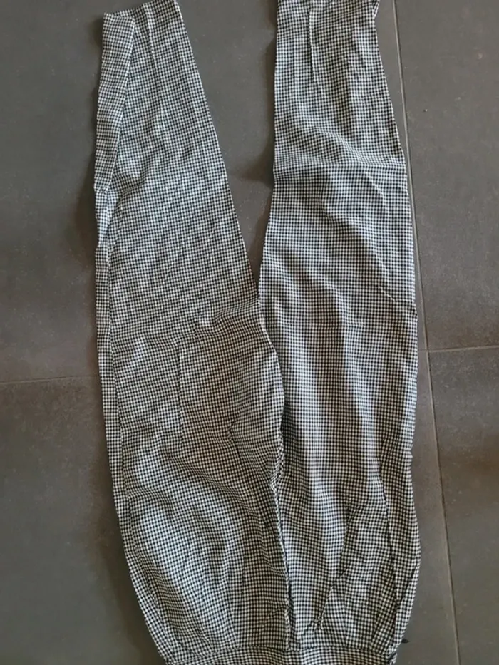 Pantalon à pince à carreaux vichy noir et blanc
Vintage tex 80's - photo numéro 4