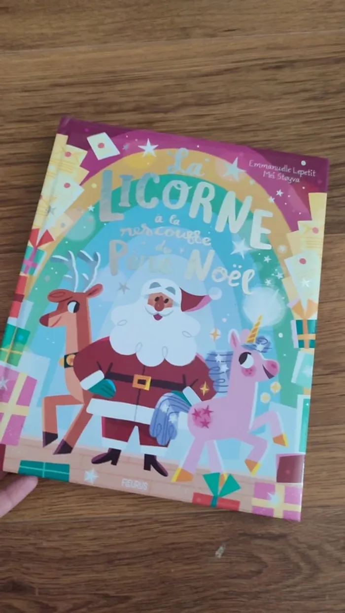 Livre la licorne a la rescousse du père noël