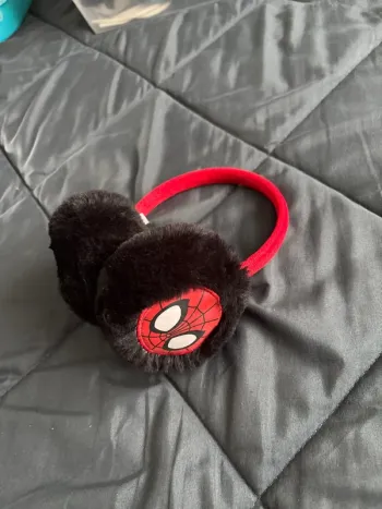 Cache oreille spider man