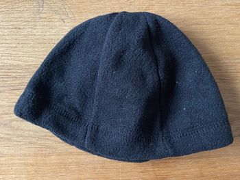 Bonnet noir enfant en polaire