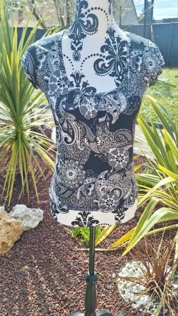 Superbe top à motif taille 36/38 comme neuf