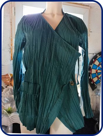 très jolie cache cœur taille 44 vert