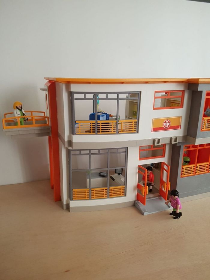 Playmobil hôpital aménagé avec docteur et accessoires - photo numéro 9