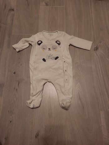 Grenouillère 1 pièce bébé mixte velours blanc avec ouverture à l'avant T6mois TBE du pareil au même