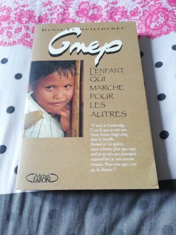 L enfant qui marche pour les autres