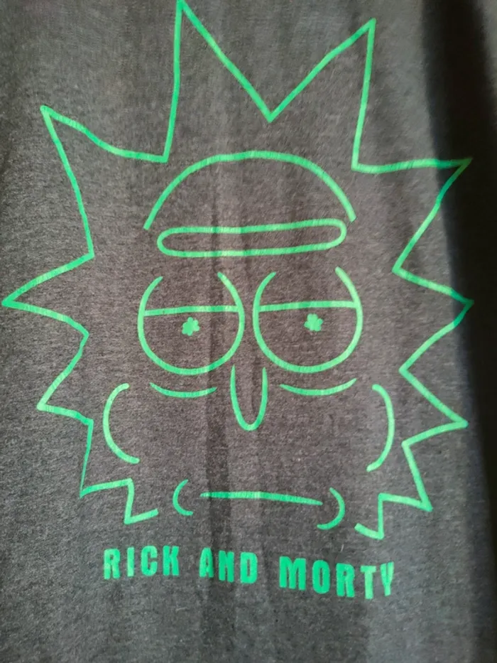 T-shirt gris foncé et vert Rick and Morty taille XXXL femme - photo numéro 2