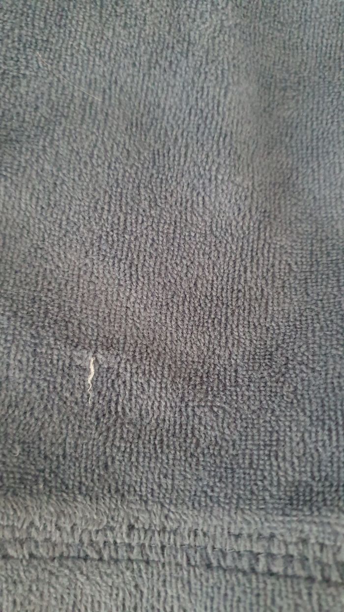 A donner dans un lot : haut de pyjama en 12 ans - photo numéro 3